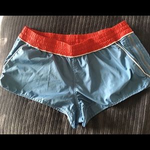 Cute and comfy RVCA surfshorts with zippers!